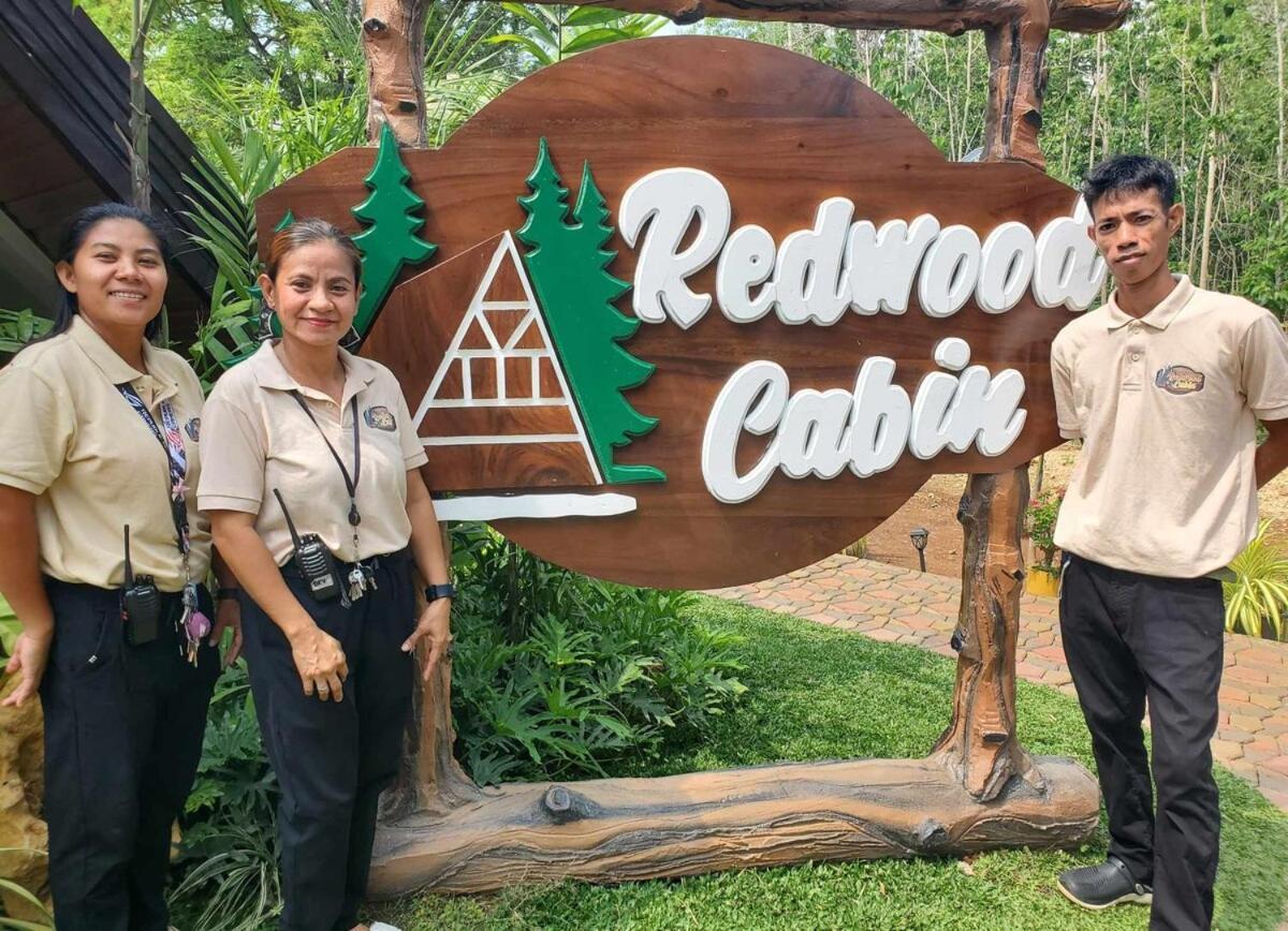 Redwood Cabin Bolinao Exterior foto